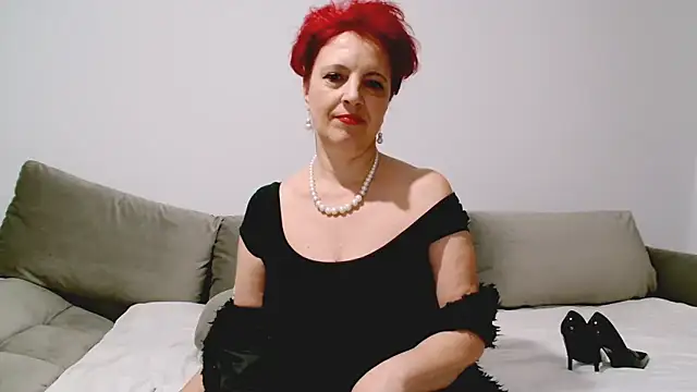 Snapshot of MilfSupreme chatting on January 6, 2026, 9:08 pm MilfSupreme online show from January 6, 2026, 9:08 pm