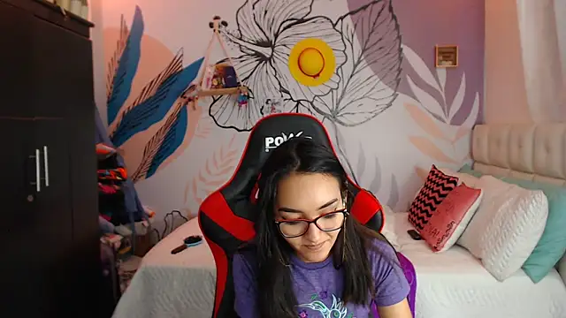 LinzyBaner online show from February 8, 2025, 1:43 am