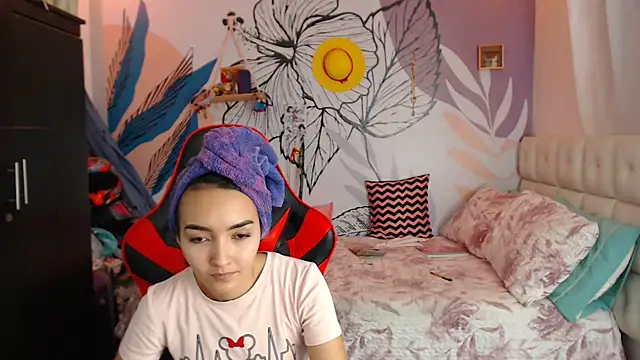 LinzyBaner online show from January 23, 2025, 12:57 am