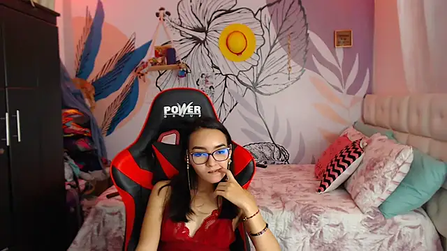 LinzyBaner online show from January 14, 2025, 1:04 am