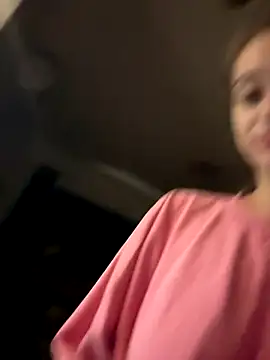 Snapshot of MonicaMilz chatting on December 5, 2024, 6:28 pm MonicaMilz online show from December 5, 2024, 6:28 pm