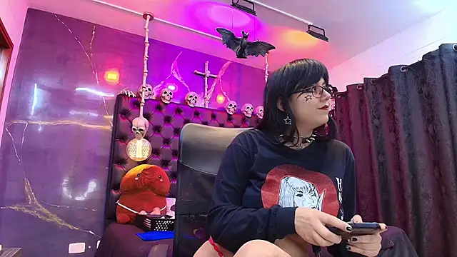 Snapshot of AlexHoe_ chatting on March 4, 2025, 10:05 pm AlexHoe online show from March 4, 2025, 10:05 pm