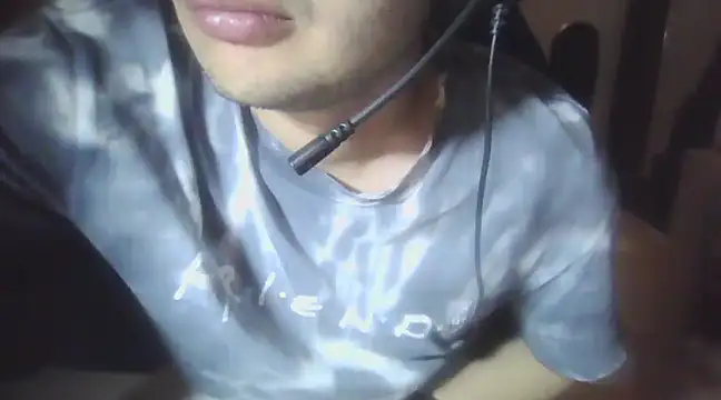 Snapshot of GEKO0 chatting on February 17, 2025, 1:36 am GEKO0 online show from February 17, 2025, 1:36 am