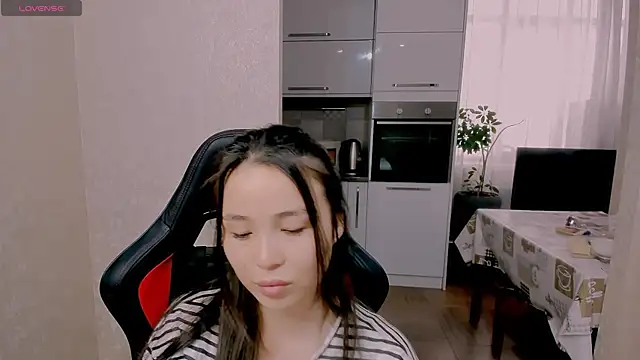 AyaMoon online show from December 3, 2025, 5:19 am