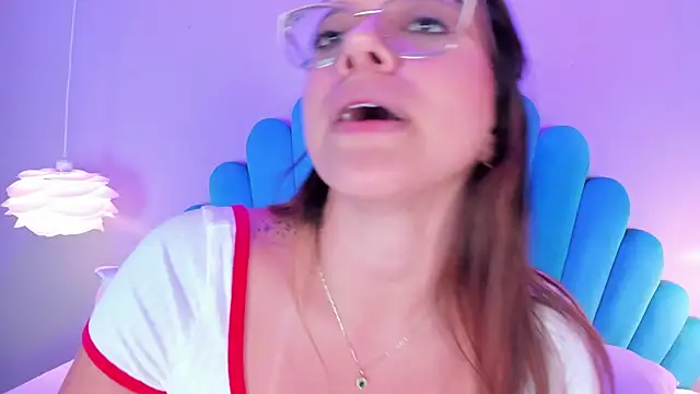 Snapshot of emperatriz_reyes chatting on February 25, 2025, 10:53 pm emperatriz reyes online show from February 25, 2025, 10:53 pm