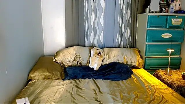 Snapshot of SweetLilly_18 chatting on February 3, 2026, 2:32 am SweetLilly 18 online show from February 3, 2026, 2:32 am