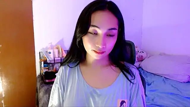 SweetLilly 18 online show from October 20, 2025, 2:13 am