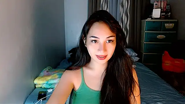 Snapshot of SweetLilly_18 chatting on February 19, 2026, 2:52 am SweetLilly 18 online show from February 19, 2026, 2:52 am