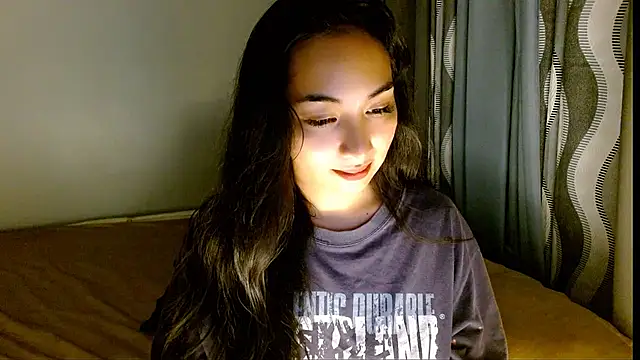 Snapshot of SweetLilly_18 chatting on March 2, 2026, 5:08 am SweetLilly 18 online show from March 2, 2026, 5:08 am