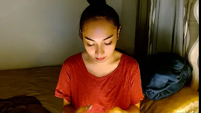 Snapshot of SweetLilly_18 chatting on March 3, 2026, 3:02 am SweetLilly 18 online show from March 3, 2026, 3:02 am