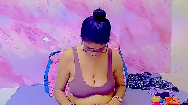 Snapshot of IndianAllure chatting on October 14, 2025, 5:30 am IndianAllure online show from October 14, 2025, 5:30 am