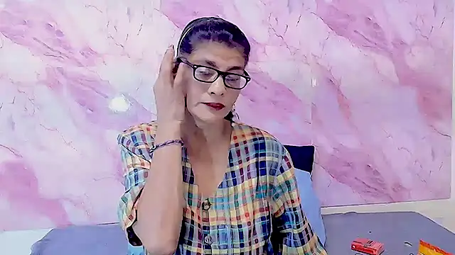 Snapshot of IndianAllure chatting on October 10, 2025, 5:41 am IndianAllure online show from October 10, 2025, 5:41 am