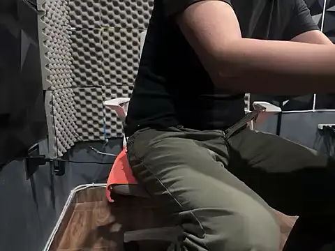 Snapshot of TheSantis chatting on September 12, 2025, 9:03 pm TheSantis online show from September 12, 2025, 9:03 pm