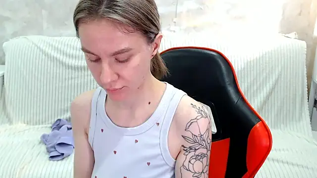 Mila Jon online show from October 9, 2025, 5:52 am