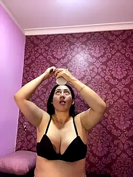 juliana diaz online show from December 1, 2025, 11:22 am