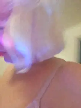 Snapshot of NikiFm chatting on October 23, 2025, 5:11 pm NikiFm online show from October 23, 2025, 5:11 pm