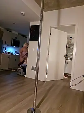 Snapshot of NikiFm chatting on November 1, 2025, 10:09 am NikiFm online show from November 1, 2025, 10:09 am