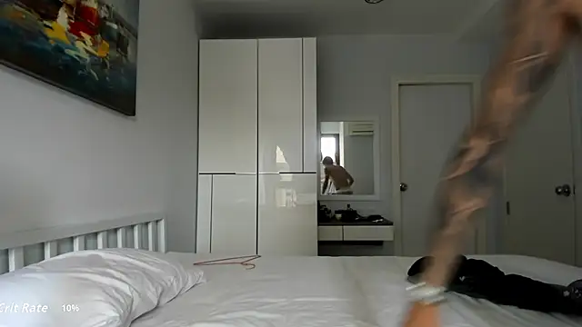 Snapshot of MiracleCam chatting on November 7, 2025, 3:44 am MiracleCam online show from November 7, 2025, 3:44 am