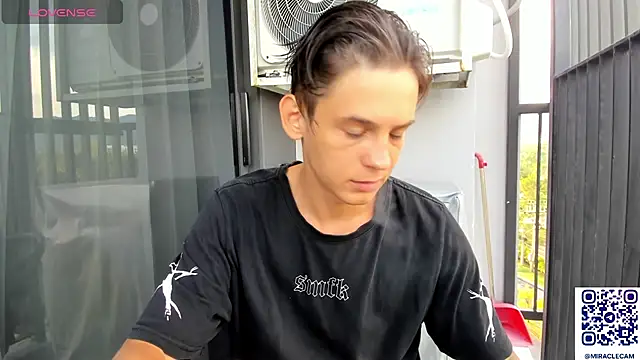 Snapshot of MiracleCam chatting on October 14, 2025, 11:58 pm MiracleCam online show from October 14, 2025, 11:58 pm