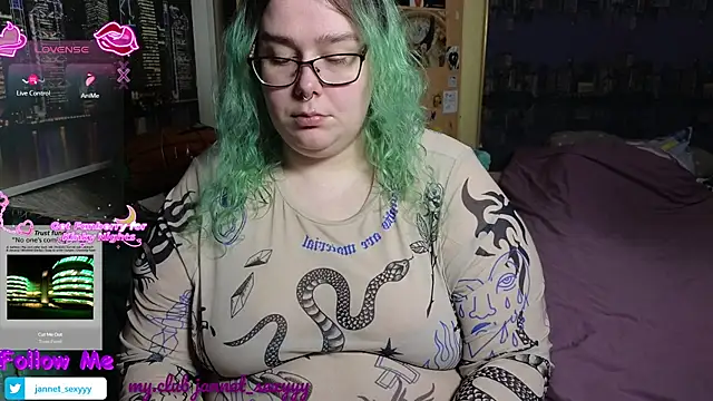 Snapshot of JannetPie chatting on December 2, 2025, 10:33 pm JannetPie online show from December 2, 2025, 10:33 pm