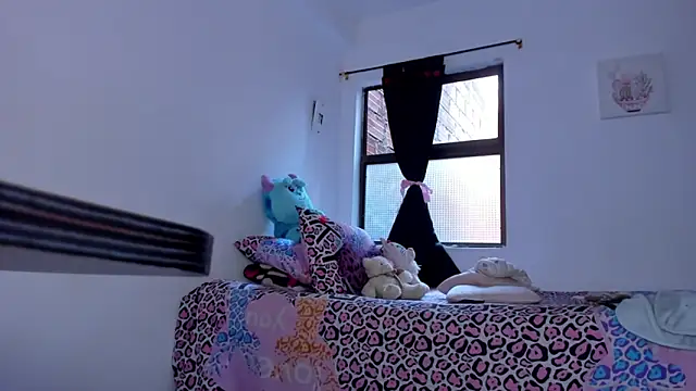 AlondraDiossa03 online show from October 19, 2025, 7:05 pm