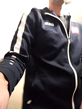 Snapshot of Geiler-boy313 chatting on December 29, 2024, 3:45 pm Geiler-boy313 online show from December 29, 2024, 3:45 pm