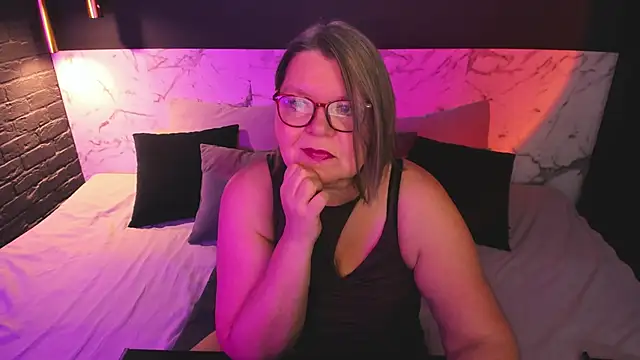 Shannonshine online show from November 3, 2025, 1:15 pm