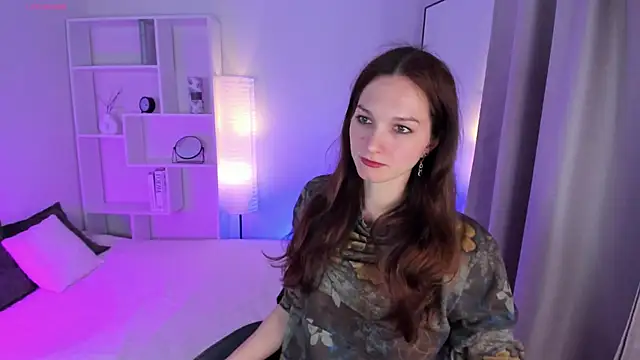 MirandaGlow online show from April 9, 2026, 5:42 am