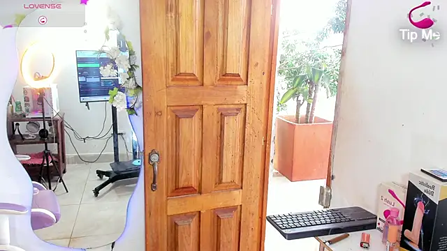 sofia gold  online show from April 11, 2026, 4:10 pm