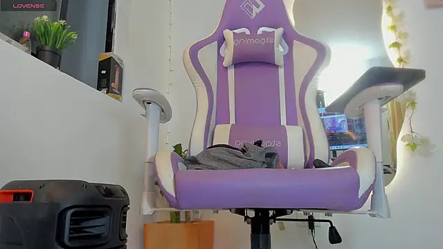 sofia gold  online show from September 10, 2025, 12:42 am