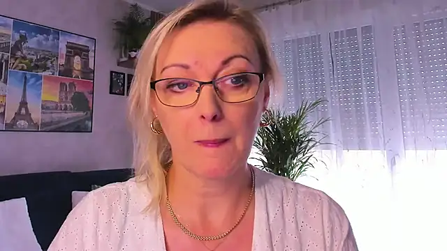 vanessa chat online show from October 21, 2025, 1:21 pm