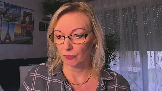 vanessa chat online show from November 23, 2025, 2:16 pm