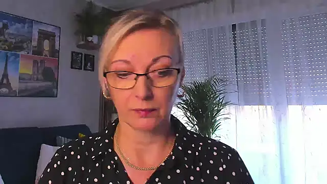 vanessa chat online show from October 29, 2025, 2:27 pm