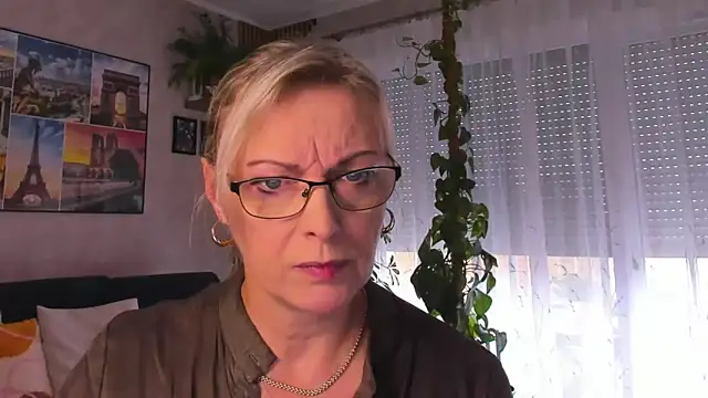 vanessa chat online show from September 30, 2025, 1:28 pm