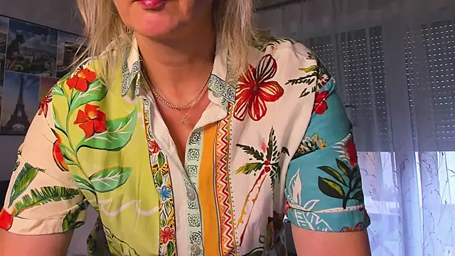 vanessa chat online show from November 17, 2025, 2:21 pm