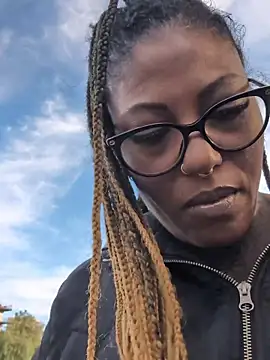 DarkDea online show from December 5, 2025, 12:48 pm