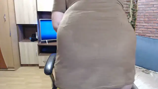 Snapshot of EvelyneFlirtyMilf chatting on March 21, 2025, 8:39 am EvelyneFlirtyMilf online show from March 21, 2025, 8:39 am