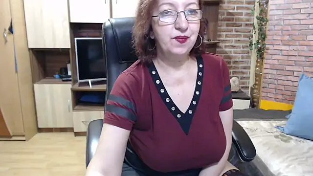 Snapshot of EvelyneFlirtyMilf chatting on March 18, 2025, 5:45 am EvelyneFlirtyMilf online show from March 18, 2025, 5:45 am