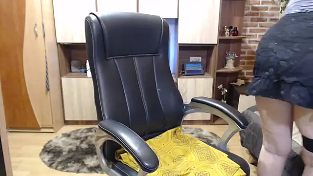 Snapshot of EvelyneFlirtyMilf chatting on October 7, 2025, 4:13 am EvelyneFlirtyMilf online show from October 7, 2025, 4:13 am