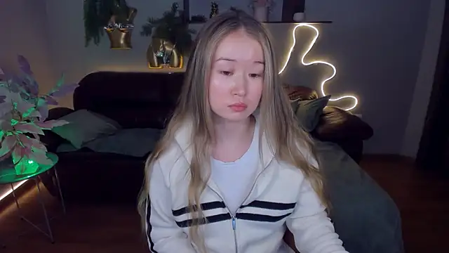 PollyOcean online show from March 5, 2025, 2:01 pm