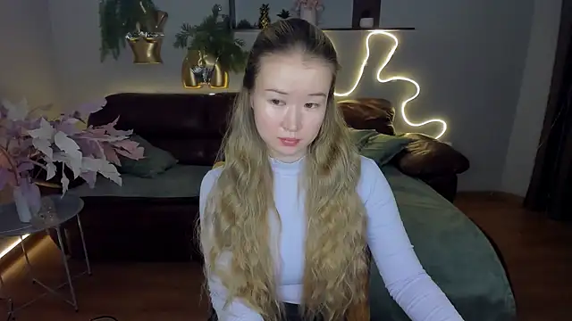 PollyOcean online show from March 19, 2025, 10:44 am