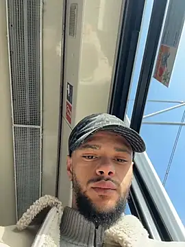 Lionayowe online show from March 8, 2026, 10:07 am