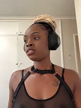 LuciousLips96 online show from October 21, 2025, 10:47 am