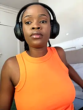 LuciousLips96 online show from September 25, 2025, 9:48 am