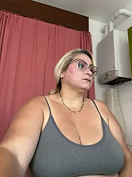 Snapshot of x_elena_x chatting on July 10, 2026, 9:42 am x elena x online show from July 10, 2026, 9:42 am