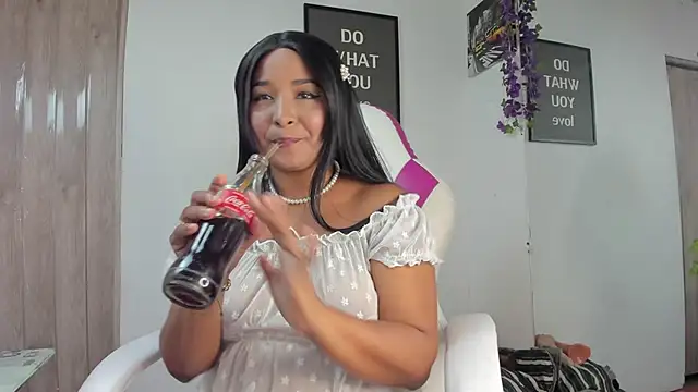 Snapshot of paola_ih chatting on February 21, 2025, 2:38 pm paola ih online show from February 21, 2025, 2:38 pm