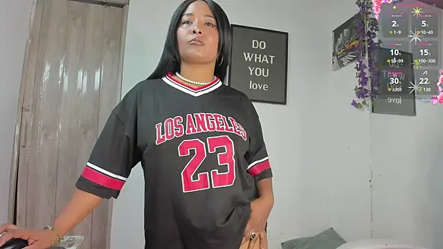 Snapshot of paola_ih chatting on March 7, 2025, 3:49 pm paola ih online show from March 7, 2025, 3:49 pm