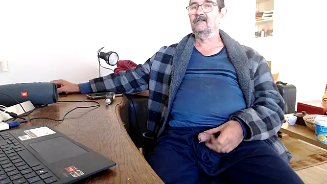 Snapshot of silvio-aus-luzern-CH chatting on November 4, 2025, 7:56 am silvio-aus-luzern-CH online show from November 4, 2025, 7:56 am