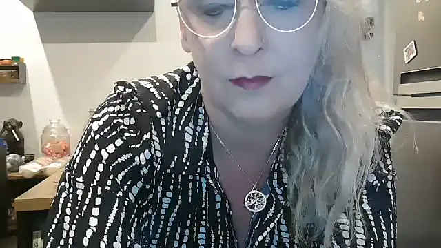 Snapshot of lilie69 chatting on November 13, 2025, 5:50 pm lilie69 online show from November 13, 2025, 5:50 pm