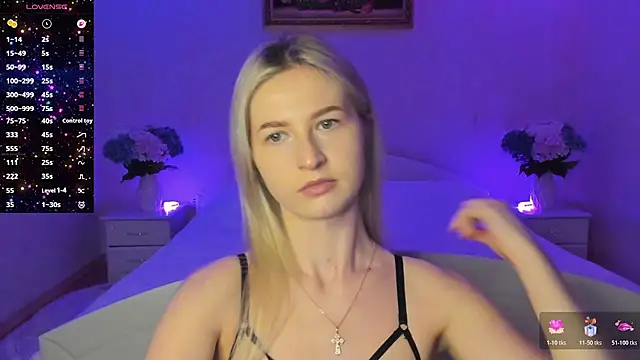 AnnaCarrera online show from December 18, 2025, 8:01 pm